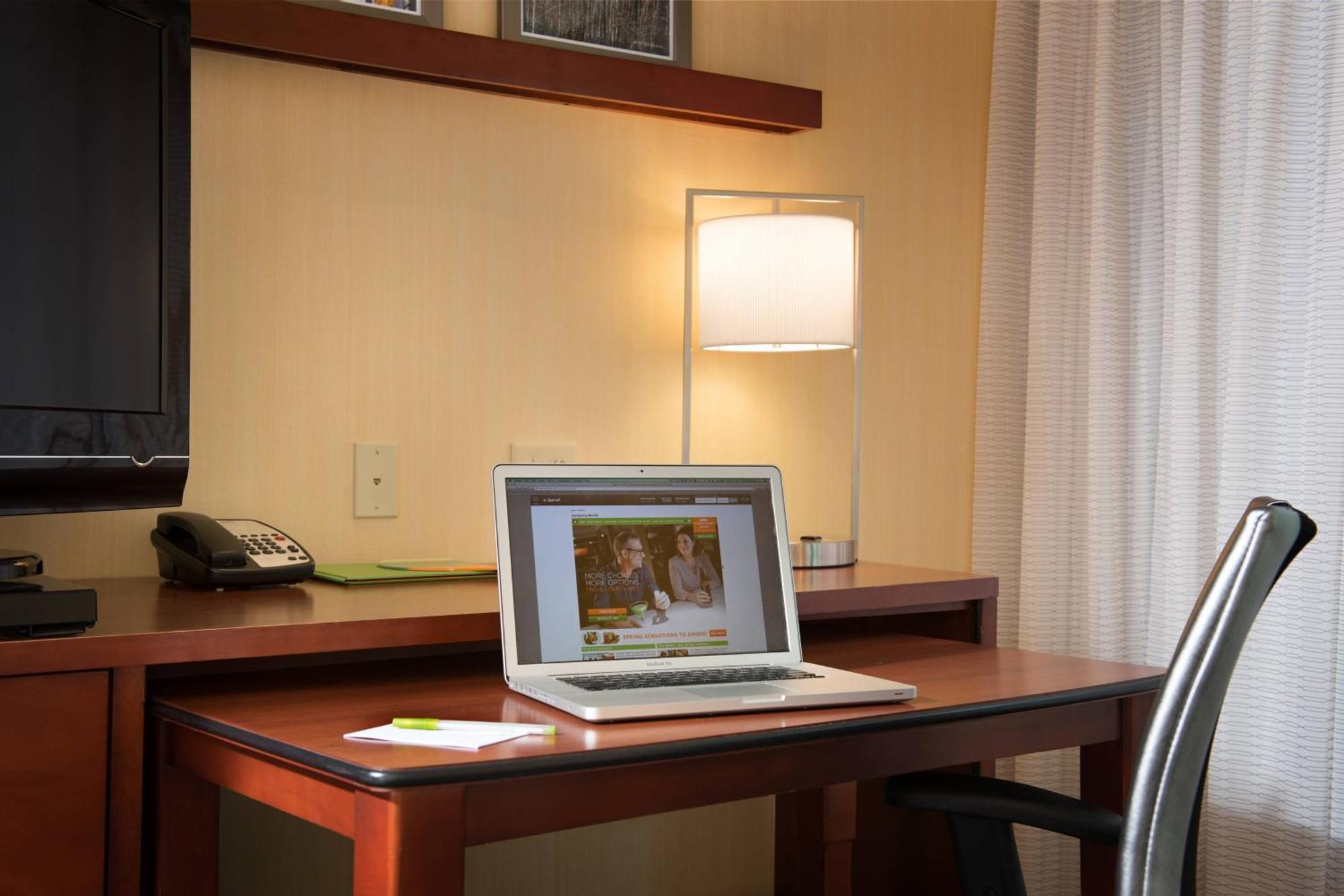 Courtyard By Marriott Hanover Lebanon Exterior photo